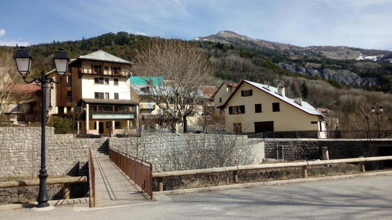Auberge Roche Grande Entraunes Ngoại thất bức ảnh